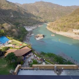 ALOHA DIVINE GANGES APARTMENTS with INFINITY POOL, khách sạn ở Rishīkesh