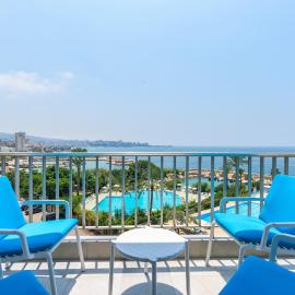 Ad Dkārīn में, होटल Bay B Blu,Modern 1BR Chalet -Seaview
