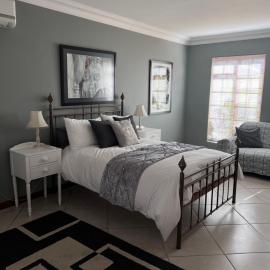 10 On Montrose, Hotel in Bunkers Hill