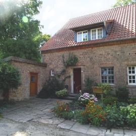 Ferienwohnung Schlosshof Altenhausen、Altenhausenのホテル