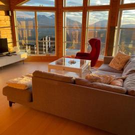 Idahytta family cabin, hotel en Bergset
