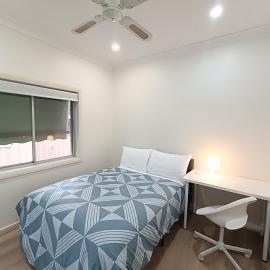 Comfortable Queen Room in Heart of Merrylands - NM2、Merrylandsのホテル