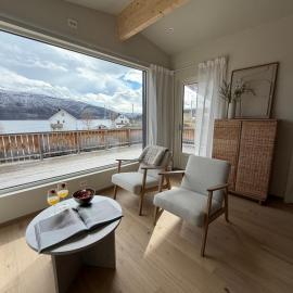 Scandinavian vibe with a view, close to Narvikfjellet: Narvik şehrinde bir otel