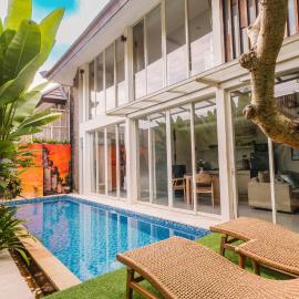 Modern Villa near Seminyak & Canggu, Large Pool, Hotel in Kerobokan