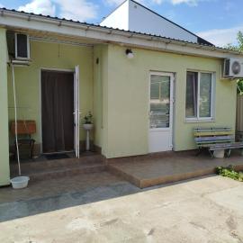 Гостевой домик - Луговой, hotel in Chornomorsk