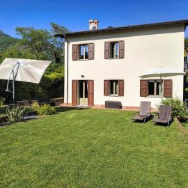 Villa La Bolvedrina - Garden and Lake View Apartments, Lake Como, хотел в Тремецо