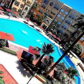Studio en résidence avec plage privée piscine spa, hotel en Akouda