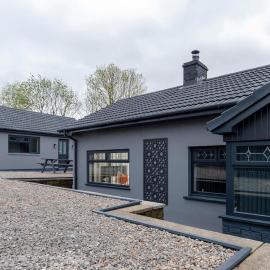 Luxury Spacious Home Comfort Style And Space, ξενοδοχείο σε Cefn-coed-y-cymmer