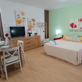 Sweet Simo House, hotel v destinácii Azzate