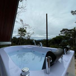 Refugio de la niebla puyo glamping, hotel Puyóban