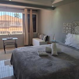 Modern condo in the middle of Sosua walking distance to everything, hótel í Sosúa