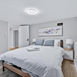 Serene Dunbar Retreat l Easy access to UBC DT YVR: Vancouver şehrinde bir otel