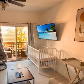 Suite Life Wilmington - Spacious, Pet-Friendly 1BR with Pool, Balcony, and Prime Location, hotel in Wilmington