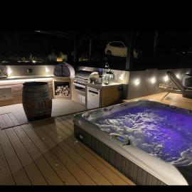 Luxury Stay with Spa, BBQ, Fresh Garden Produce