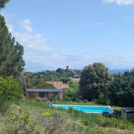 Tiny House climatisée avec piscine à 15 min de la Cité de Carcassonne, hotel a Roullens