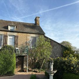 11 Steps Rustic Charming Flat in Normandy โรงแรมในAubusson