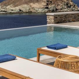 Villa Kephala, Beachfront luxury with pool, hotell sihtkohas Grionísi
