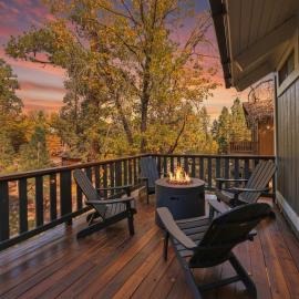 Closer to the Stars Cabin with Fire Pit, hotel in Sugarloaf