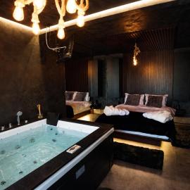 JacuzziNoirHouse, ξενοδοχείο σε Seciuri