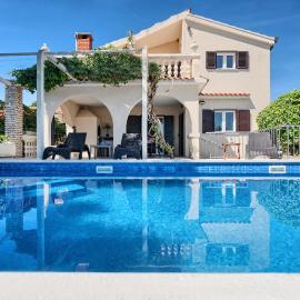 Villa Azur - Comfort, Beachfront, Pool, hotel a Zaglavice