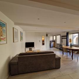 Appartement et jardin - centre ville، فندق في ميلو