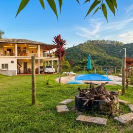 CHÁCARA DOMINGOS MARTINS - SANTO GRAAL - Montanhas, Corredeiras, Piscina, Natureza e Paz, hotel in Domingos Martins