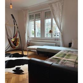 Gartenoase Basel zentral - extra langes Schlaf-Sofa für 1-2 Personen - Tram direkt & 8 GehMin zu Bhf SBB