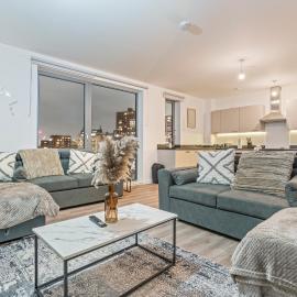 Stylish Group Stay Near Wembley - Sleeps 10