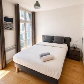 Chambre moderne au Petit Bayonne chez particulier