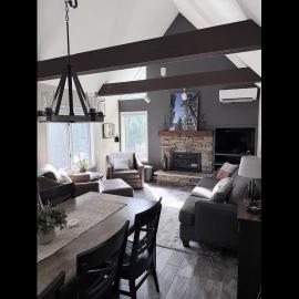 Haney Hideaway Warm and Welcoming Peek N Peak Condo Close to Lift 8 Sleeps 10, hotel in Clymer
