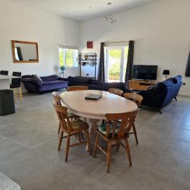 Mortimers Farm Barn، فندق في سافرون والدن