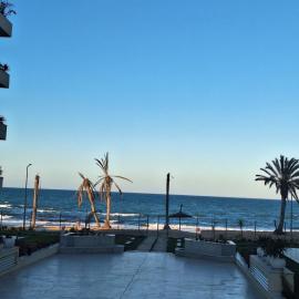 Résidence Costa G42, vue mer, piscine, accès direct plage, hotel a Chott Meriem