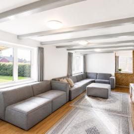 The Lighthouse - 170m2 5-bedroom house for 8 persons in Odense - Free Parking, hotel sa Agedrup