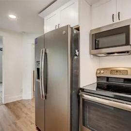Charming Walkable Attic Bungalow near Lake Eola, hotel in Orlando
