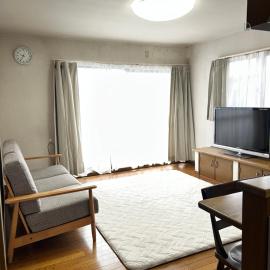 Accessible Three-Bedroom House near Gotenyama Station!, hotel u gradu 'Wada'