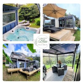 Garden Bliss & Bird Sanctuary in Paihia Estuary, hotel in Paihia