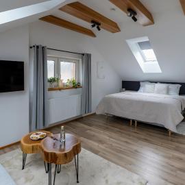 Apartmán nad Bednářstvím s dřevěnou vířivou vanou