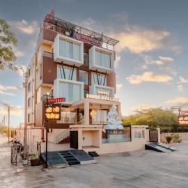 Travinities Hotel Shree Ji Palace، فندق في اوجاين