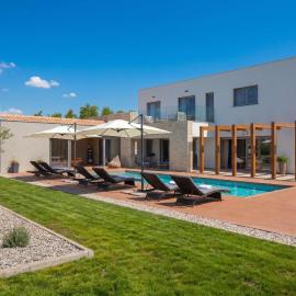 Villa Royal Green - Happy Rentals, hotel en Labin