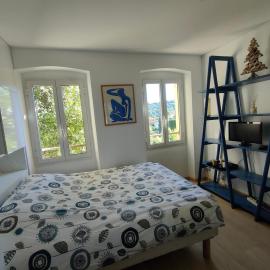 Viesnīca Chambre d'hote dans maison de caractère, piscine pilsētā Vallorīsa