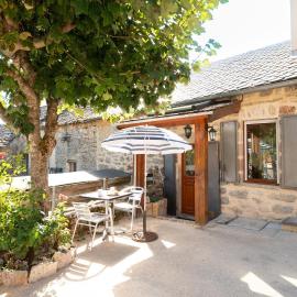 Gîte de l'arche, hotel in Saint-Pierre-des-Tripiers