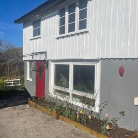 Havsnära lägenhet på gård