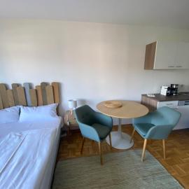 Chiemsee Apartment Berge mit TG Stellplatz, hotel in Prien am Chiemsee