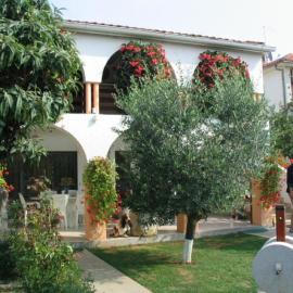 Apartment Dady with a large covered terrace