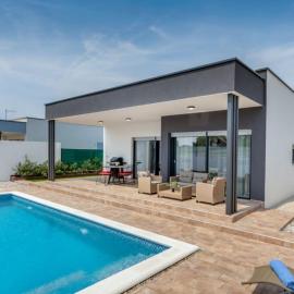 Villa Sofi by Villas Guide, hotel i Peroj