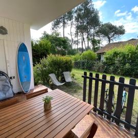 Appartement avec chambre, terrasse et jardinet proche plage, forêt pins, piste cyclable, lac