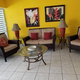 Charming 3-Bedroom House Steps from Luquillo Beach, hotel en Luquillo