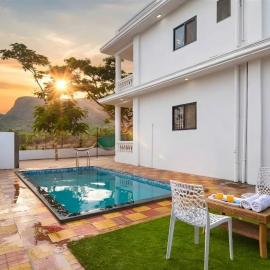 ll EMPYREAN STAY ll WHITE PANTHER VILLA ll 3BHK ll ll PRIVATE POOL ll AC ll FREE WIFI ll โรงแรมในโลนาวาลา