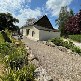 Gîte Madeleine, 4 bedroom country cottage with pool, sleeps 10, hotel in Saint-Nicolas-du-Pélem
