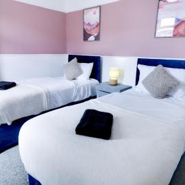 Modern 2BR Apartment Great Weekly & Monthly Rates